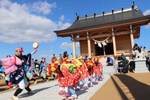 田植踊りの奉納