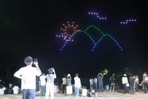 ＬＥＤドローンショー（山と太陽）