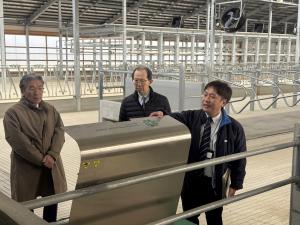 20260217/内堀県知事　大規模畜産施設の視察②