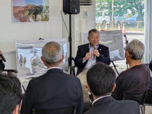 山崎理事長の写真