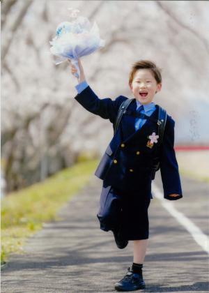 木製 笑顔の子供 第15回（令和7年度）こどもの笑顔フォトコンテスト受賞作品 - 浪江町