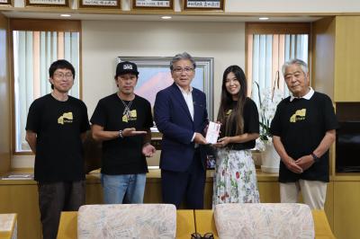 20260709牛来美佳さんG-namieProjectの皆様よりチャリティーコンサート売上金寄附感謝状贈呈式