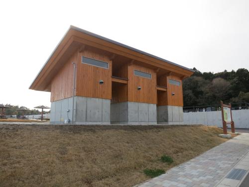 大平山霊園に完成した公衆トイレ