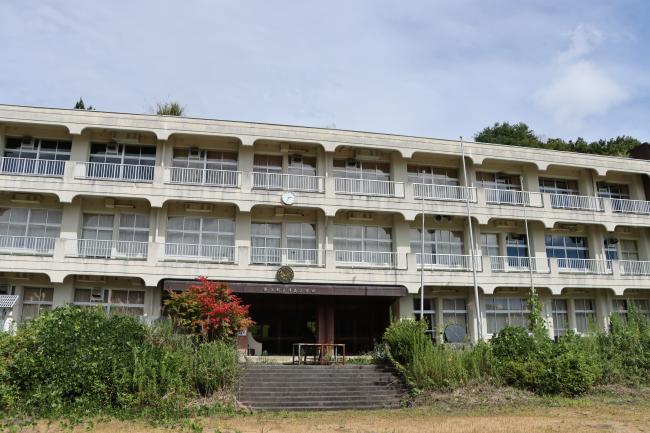 津島小学校校舎