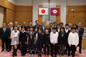 小学生こども議員集合写真